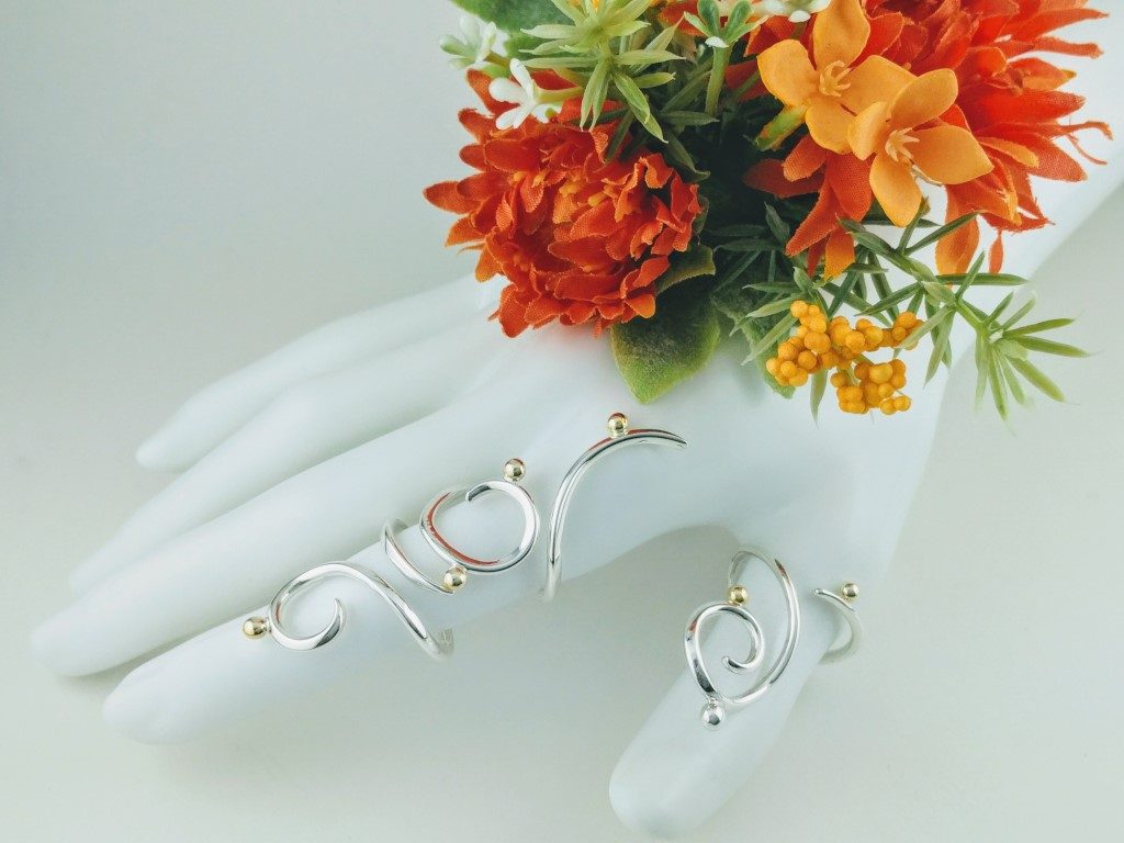 free curved ring with grain