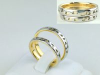 透かし彫りのマリッジリング　S様 素材：Pt900,K18 ご希望のデザインをお聞きして制作しました。 プラチナとゴールドのコンビで、プラチナ部分は透かし彫りです。 指輪を重ねたときに一つの桜の花になります。 東京都のお客様