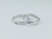 マリッジリング　A様 素材：Pt900,サンタマリアアクアマリン サンタマリアアクアマリンは一般的なアクアマリンよりも深みのある濃い色味とても珍しい貴重な石です。 このようなマリッジリングはなかなか見かけるものではないですね。オーダーメイドならではだと思います。 オーダーメイド 大阪府のお客様