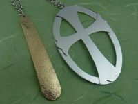 帯飾り 素材：銀、真鍮 大衆演劇の舞台で役者さんが着ける飾りものとして制作しました。 真鍮の金具を帯にさして使います。 大阪府のお客様