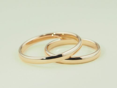 シンプルな甲丸のマリッジリング 素材：K18ピンクゴールド 地金を叩いて伸ばして制作した とてもシンプルなマリッジリングです。 ピンクゴールドは硬い！ 大阪府のお客様