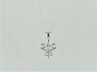 マーキスダイヤモンドのペンダントネックレス 素材：Pt900,K24,ダイヤモンド デザインはお客様からイメージをお聞きして、こちらから提案させていただきました。 お預かりした指輪に留まっていたダイヤモンドを留めています。 地金からの手作りです。 滋賀県のお客様