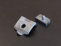 竹工房・喜節のセカンドバッグの金具 素材：銀 京都の竹工房・喜節さんからご依頼を受けて製作した金具で、 蝶番で開閉出来るようになっています。 表面は荒らし模様のテクスチャーをつけて、 全体をいぶし仕上げしています。