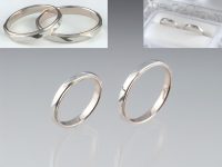 マリッジリング　S様 素材：Pt900,K18,ダイヤモンド プラチナとゴールドのコンビのマリッジリング。 レディースにはメレダイヤを留めています。 ゴールドの色味が特徴的でお客様のご希望に沿うように 割金の配合を色々工夫しました。 大阪府のお客様