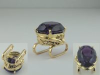 アメシストの帯留め 素材：K18,アメシスト お預かりした指輪のウデ部分を切り落とし、石枠のデザインはそのままで 帯留めに加工しました。 大阪府のお客様