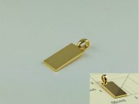 プレートペンダント 素材：K18 とてもシンプルで小さなペンダントトップです。 誕生記念にとにことでご注文いただきました。 裏側には名前と誕生日の日付を刻印しています。