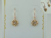 薔薇のピアス 素材：K18ピンクゴールド,ダイヤモンド カンテテのオリジナル作品「薔薇のネックレス」を見ていただいたお客様から ピアスにしてほしい、というご依頼を受けて製作しました。 兵庫県のお客様